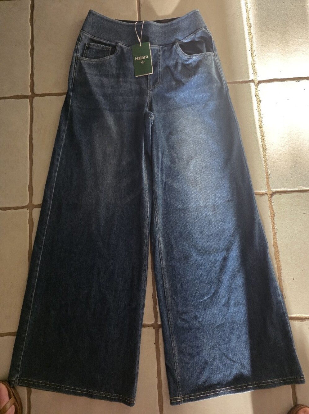 HALARA Indigo Wide Leg High-Rise Jeans NWT SIZE S.